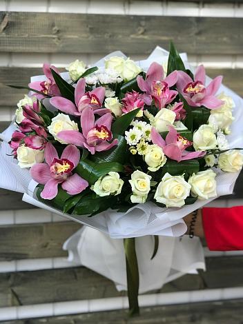 Букет цветов из: Розы и Хризантемы в Холдеево