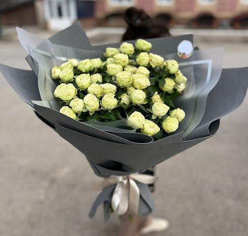 Букет Белые кустовые розы Солинеро в Холдеево