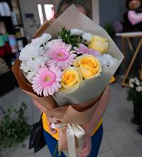 Букет цветов из:  Герберы, Розы и Хризантемы в Холдеево