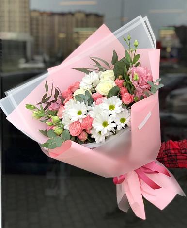 Букет цветов из: Розы, Лизиантусы и Хризантемы в Холдеево